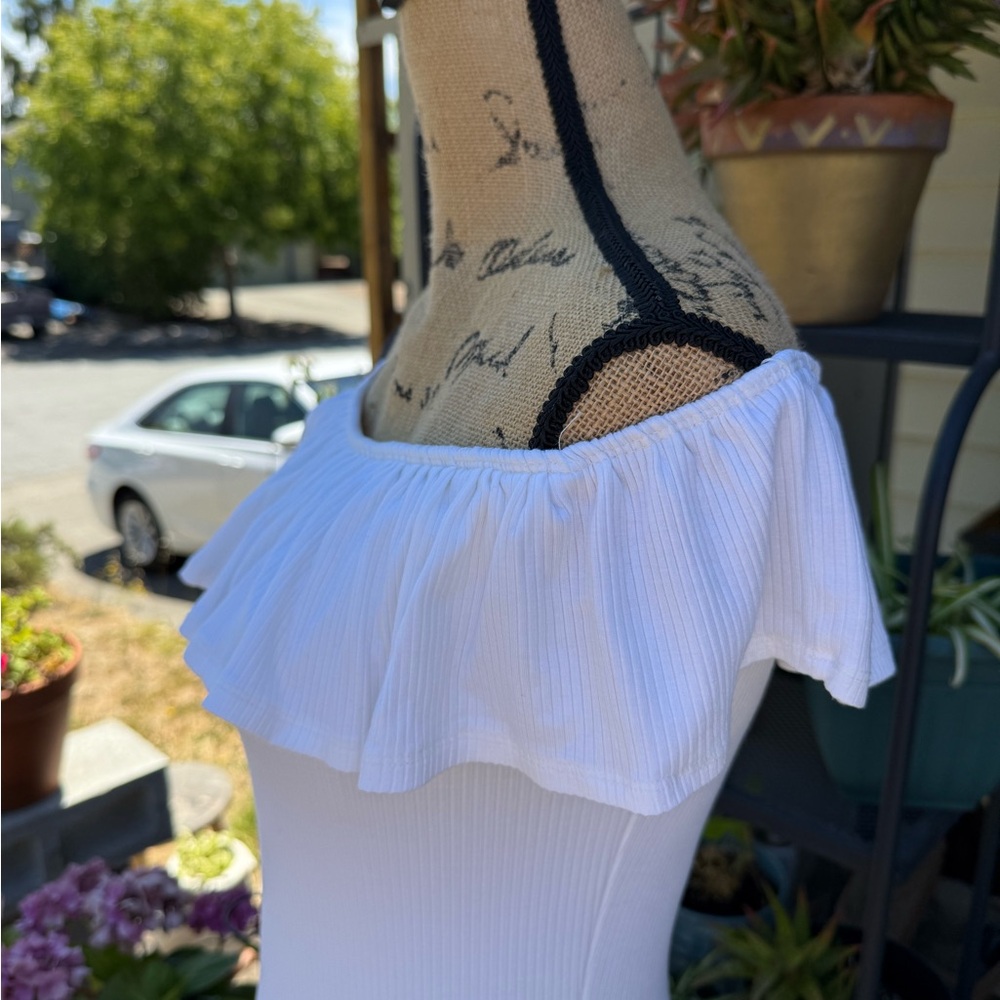 Abercrombie & Fitch White Ribbed Bodysuit Size M